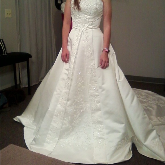 Never worn wedding dress size 8 - Picture 1 of 1